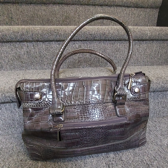 Elegant Crocodile-Embossed Gray Handbag - Picture 2 of 8